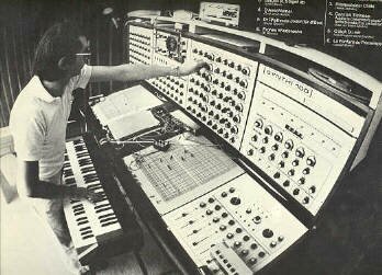 Bruno Spoerri und sein legendrer Synthesizer Synthi 100 - Bruno Spoerri working at his legendary SYNTHI 100 synthesizer.